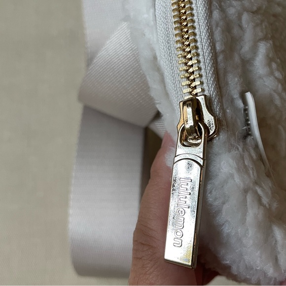 Lululemon Belt Bag 1L Fleece - White Opal/Gold - Picture 4 of 14